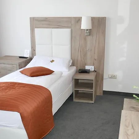 Ξενοδοχείο Komfort 3*